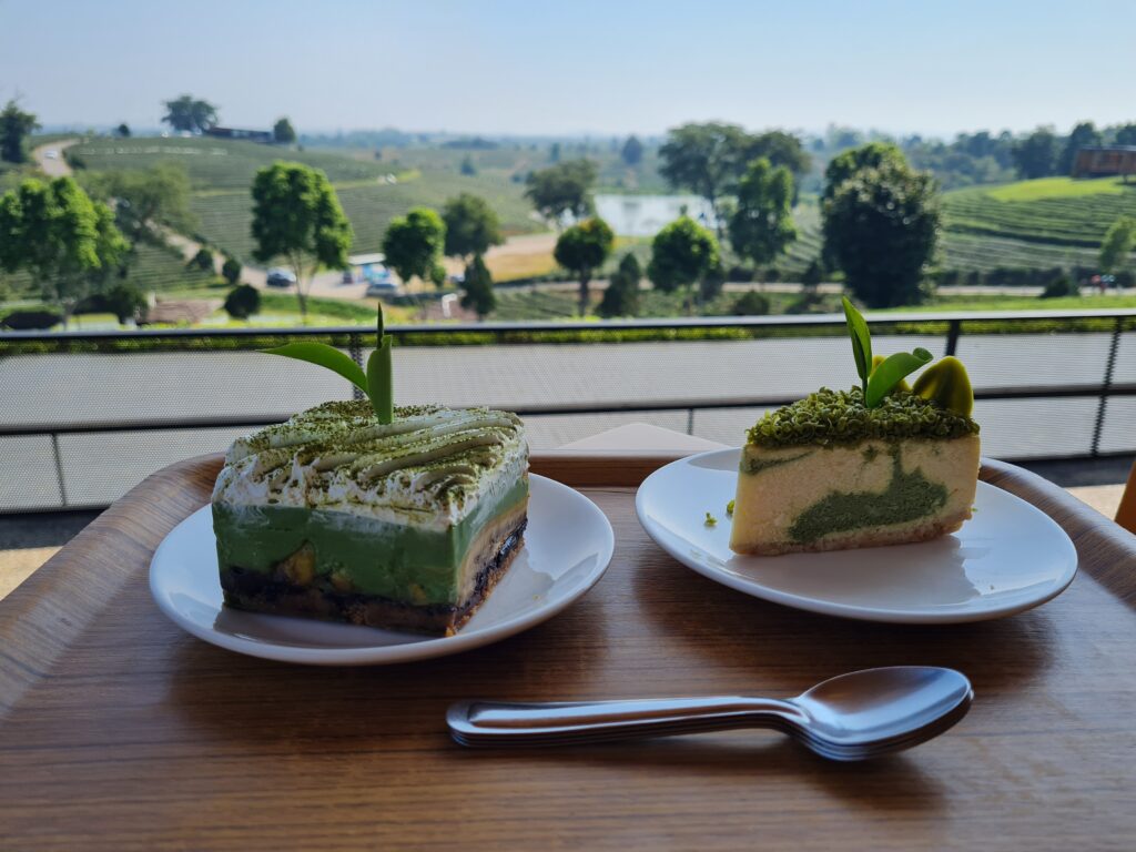 Destination la Thailande - Plat local - Desserts au thé matcha dans les plantations de thé
