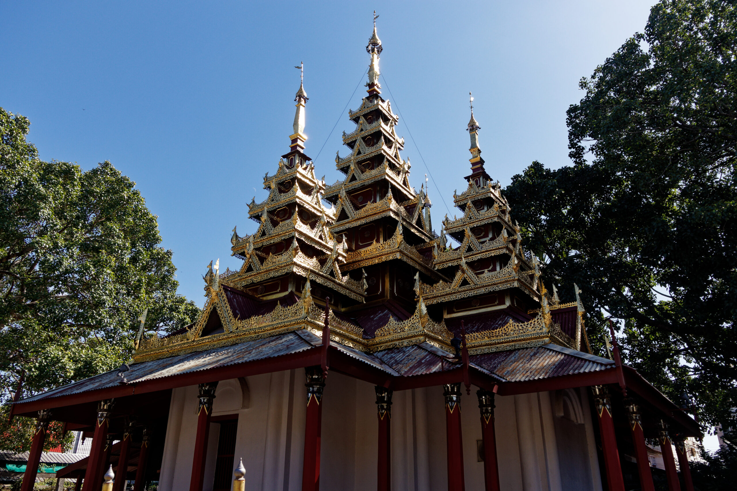 Temple birman Wat Si Chum de Lampang.