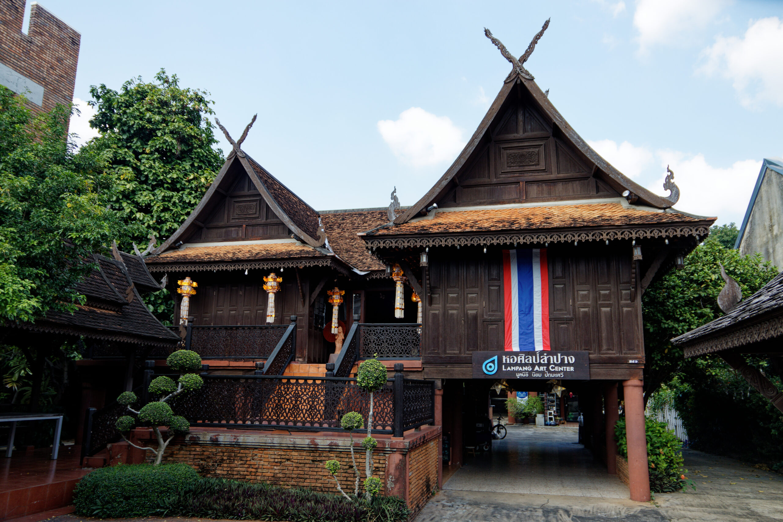 Maison traditionnelle dans la vieille rue de Lampang.