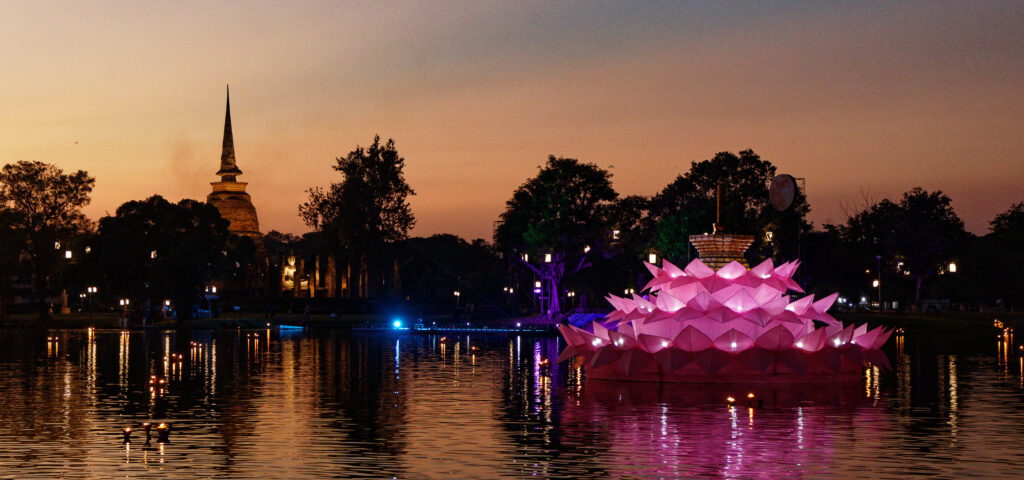 destination la thailande - fêtes des lumières à Sukhothai