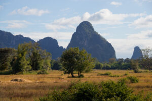 Thakhek Loop,  entre montagnes, grottes et paysages incroyables